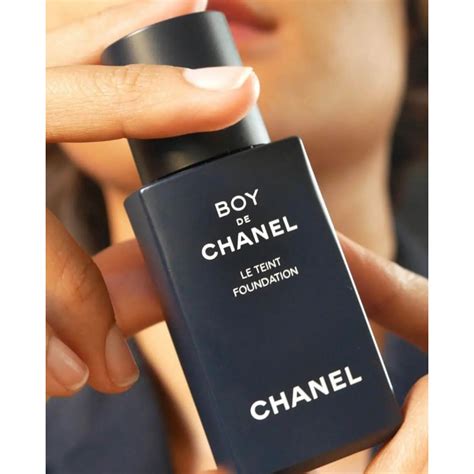 Boy de CHANEL 男士造型粉底液 